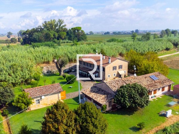 casa indipendente in vendita a Ravenna in zona Ragone
