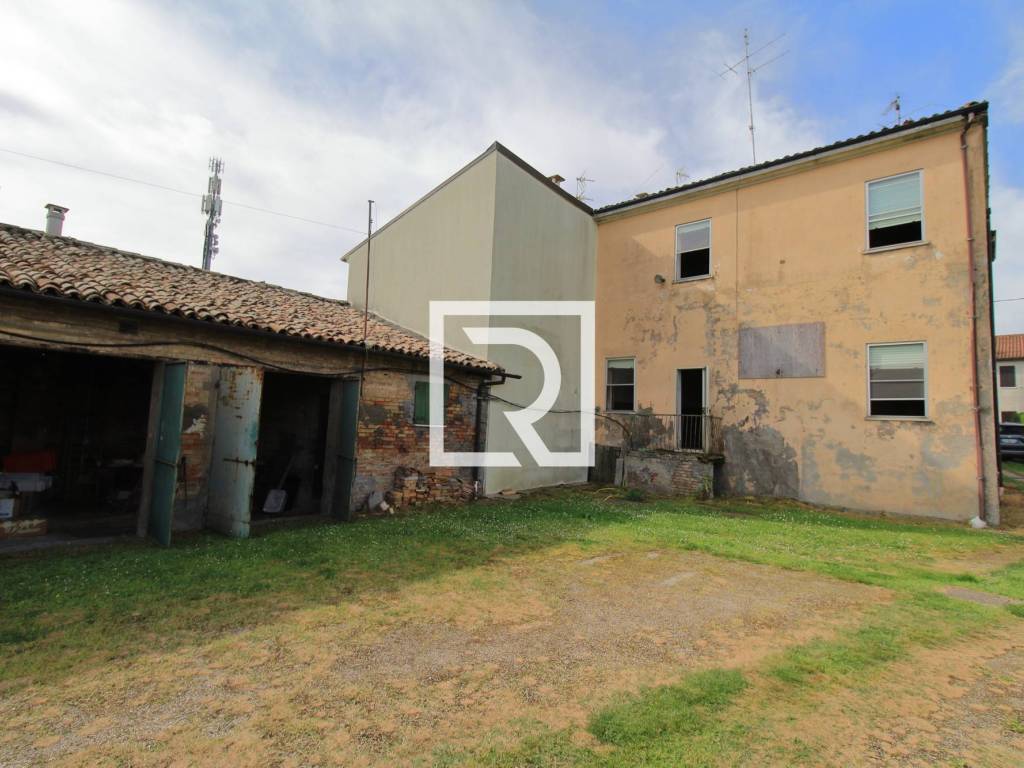 casa indipendente in vendita a Ravenna in zona Sant'Alberto