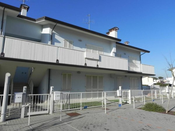 casa indipendente in vendita a Ravenna in zona Lido Adriano