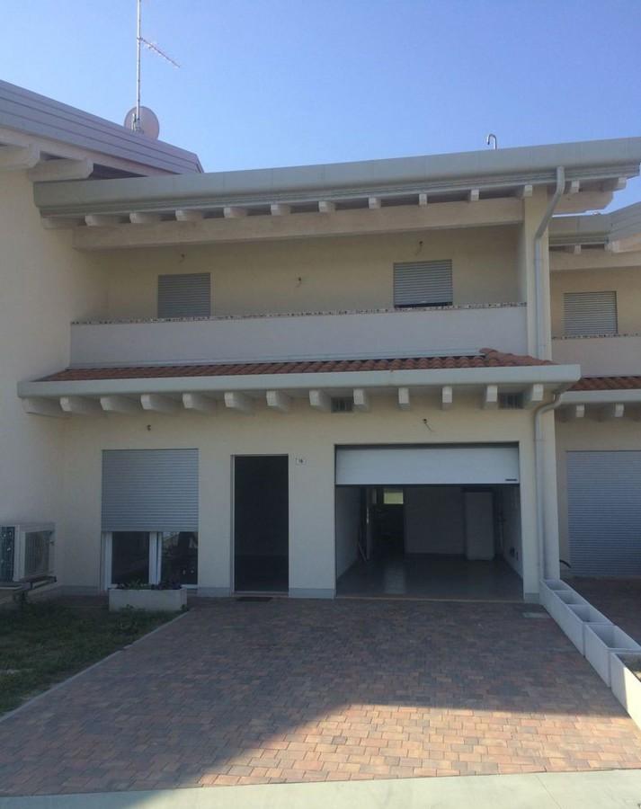 casa indipendente in vendita a Ravenna in zona Castiglione di Ravenna