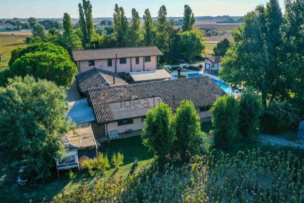 casa indipendente in vendita a Ravenna in zona Castiglione di Ravenna