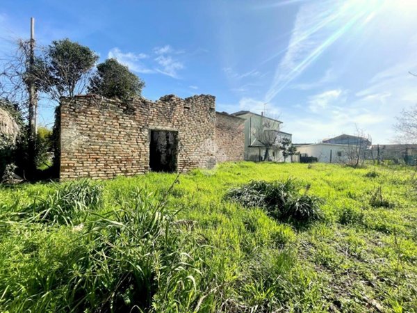 terreno edificabile in vendita a Ravenna in zona Savarna / Conventello