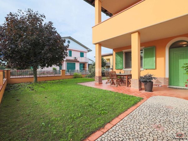 casa indipendente in vendita a Ravenna in zona Madonna dell'Albero