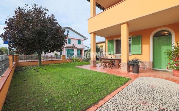 casa indipendente in vendita a Ravenna in zona Madonna dell'Albero