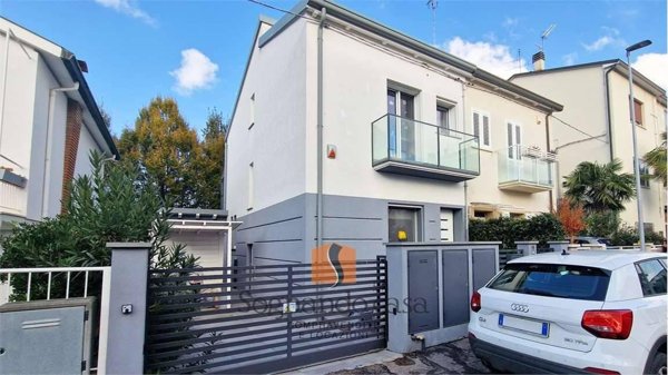 casa indipendente in vendita a Ravenna in zona Centro Storico