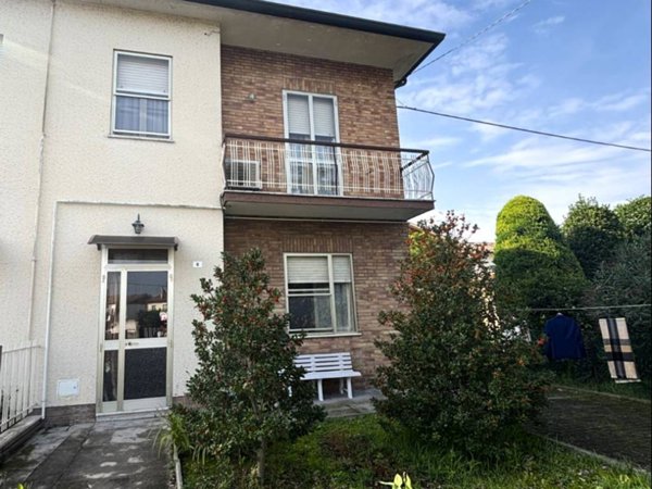 casa indipendente in vendita a Ravenna in zona Castiglione di Ravenna