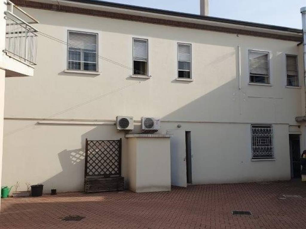 casa indipendente in vendita a Ravenna