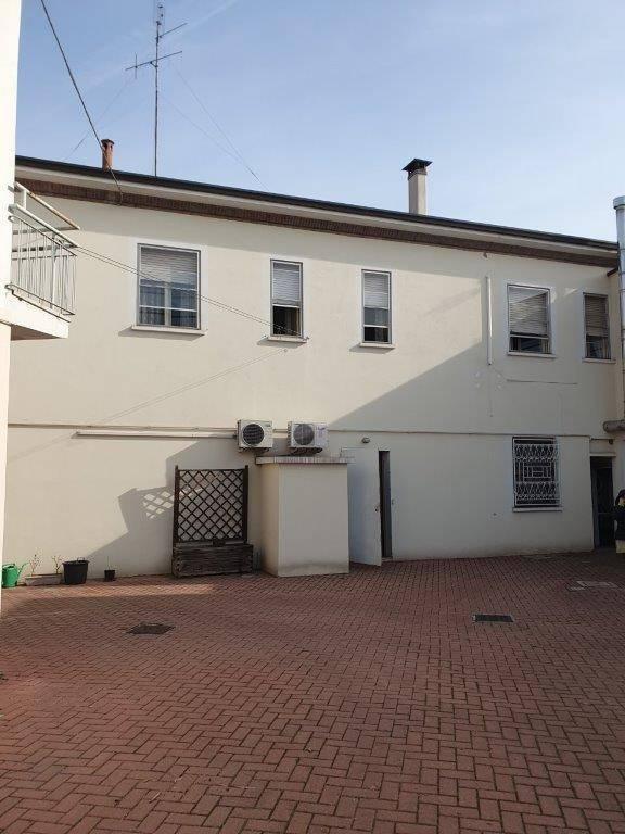 casa indipendente in vendita a Ravenna in zona Centro Storico