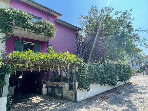 casa indipendente in vendita a Ravenna in zona Fornace Zarattini