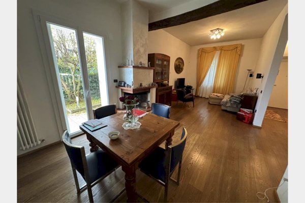 casa indipendente in vendita a Ravenna