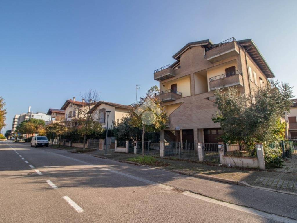 quadrivano in vendita a Ravenna in zona Lido di Savio