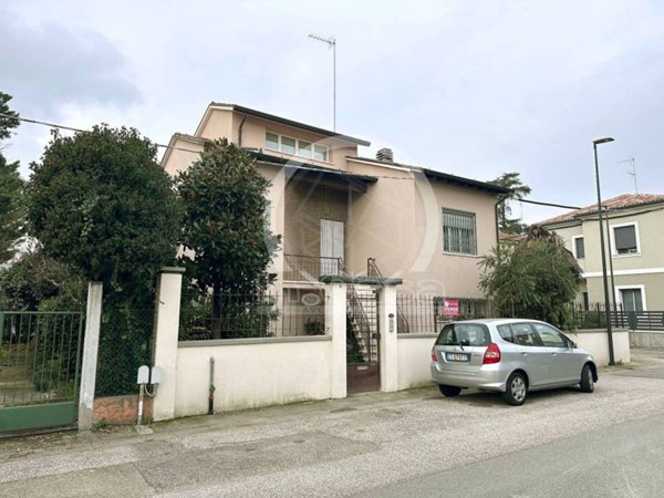 casa indipendente in vendita a Ravenna in zona Centro Storico