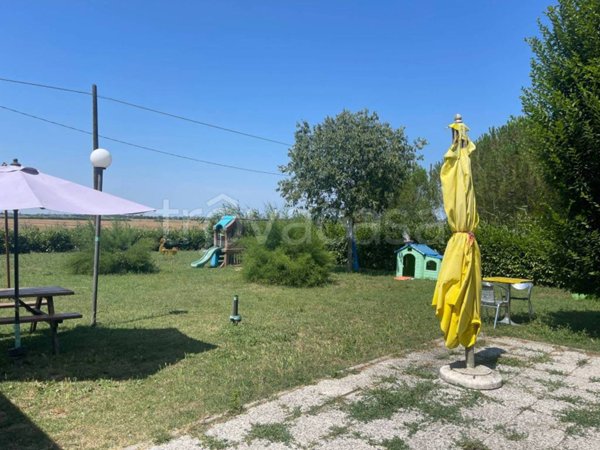 negozio in vendita a Ravenna in zona Fosso Ghiaia