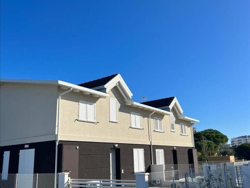 casa indipendente in vendita a Ravenna in zona Lido di Savio