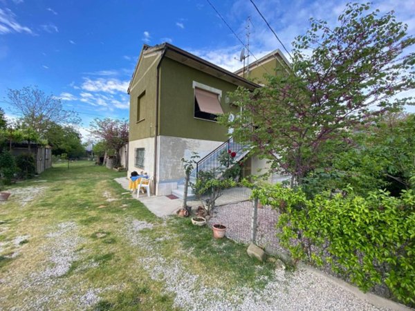 casa indipendente in vendita a Ravenna in zona Ragone