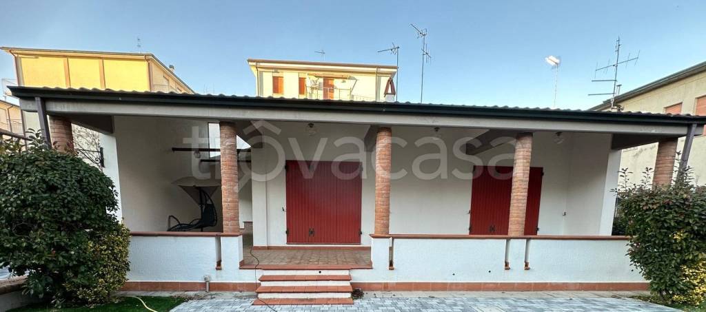 casa indipendente in vendita a Ravenna in zona Lido di Classe
