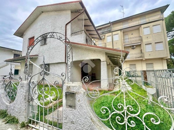 casa indipendente in vendita a Ravenna in zona Punta Marina Terme