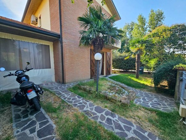 casa indipendente in vendita a Ravenna in zona Punta Marina Terme