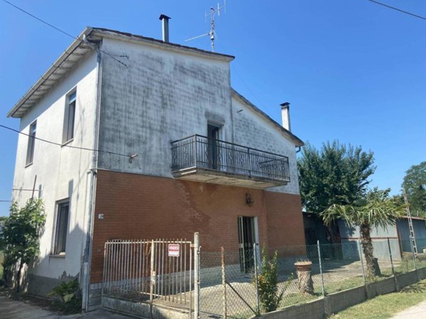 casa indipendente in vendita a Ravenna in zona Castiglione di Ravenna