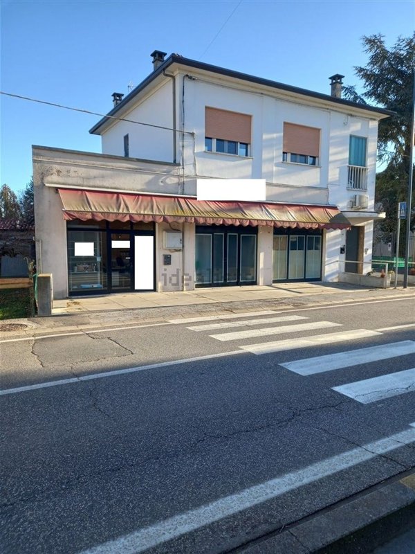 negozio in vendita a Ravenna in zona Piangipane