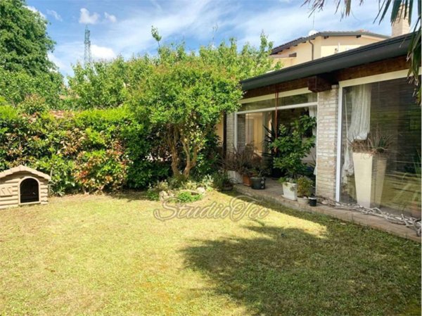 casa indipendente in vendita a Ravenna in zona Madonna dell'Albero