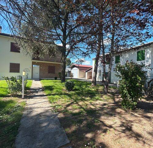 casa indipendente in vendita a Ravenna in zona Ammonite
