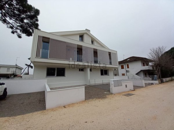 casa indipendente in vendita a Ravenna in zona Lido di Classe
