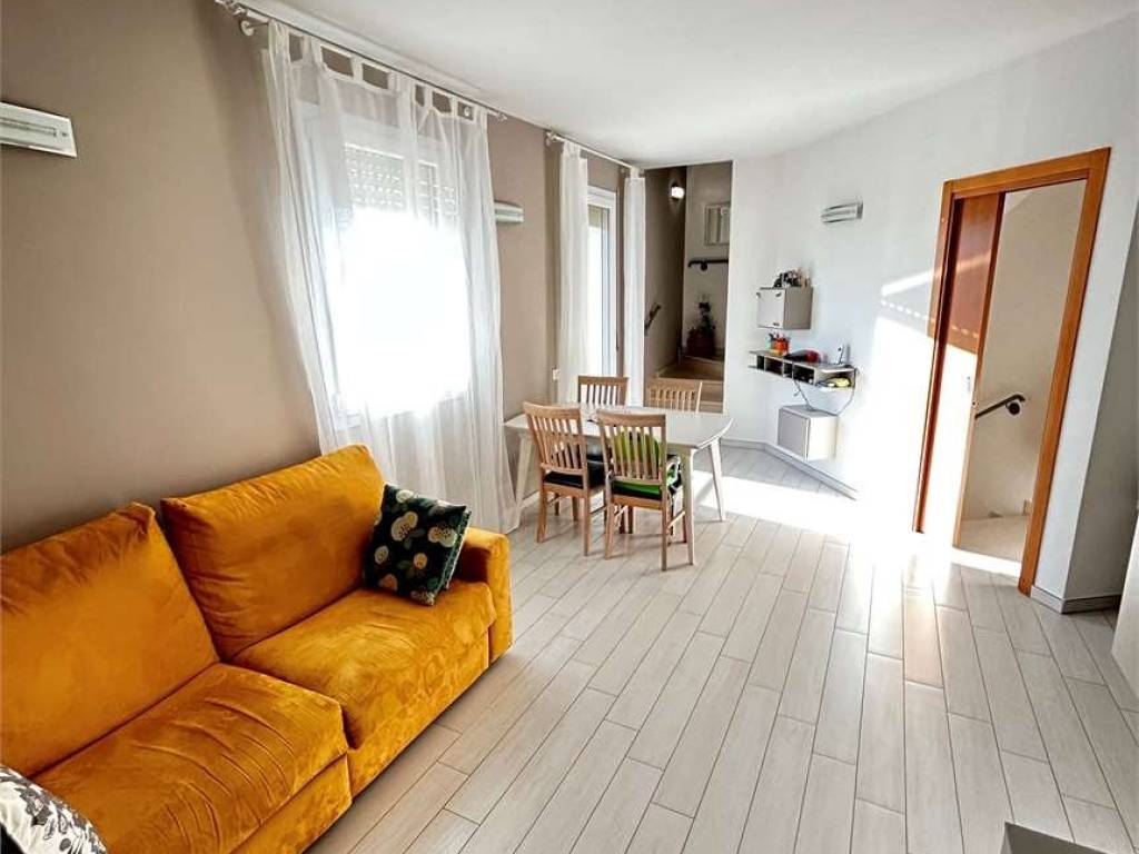 casa indipendente in vendita a Ravenna in zona Madonna dell'Albero