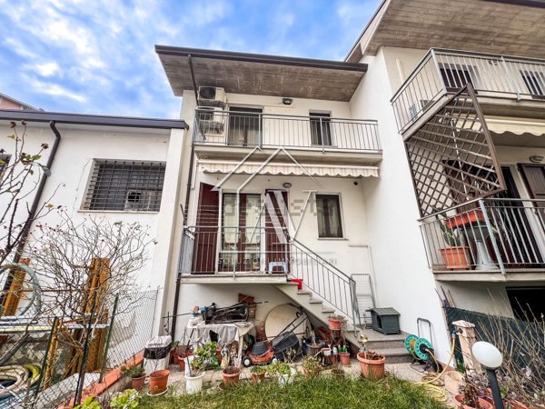 casa indipendente in vendita a Ravenna