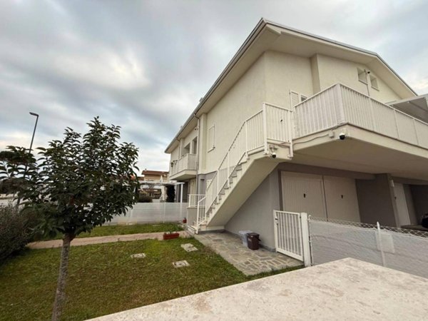 casa indipendente in vendita a Ravenna in zona Lido Adriano