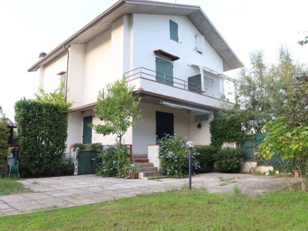 casa indipendente in vendita a Ravenna in zona Classe