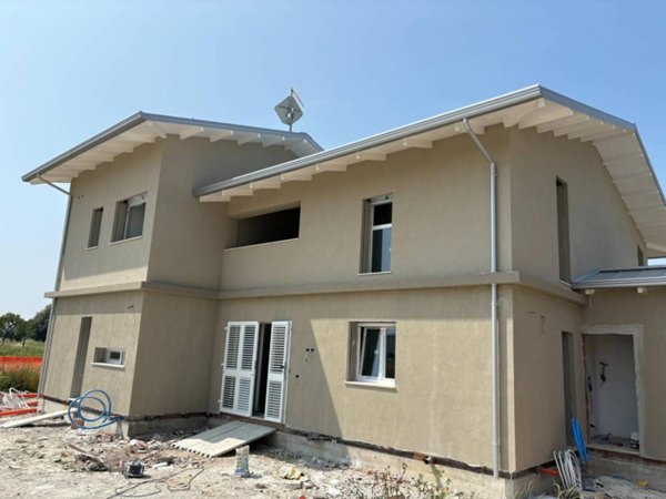casa indipendente in vendita a Ravenna in zona Lido di Classe
