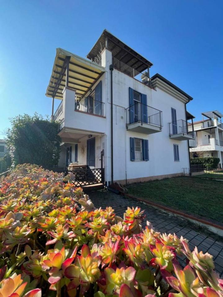 casa indipendente in vendita a Ravenna in zona Lido Adriano