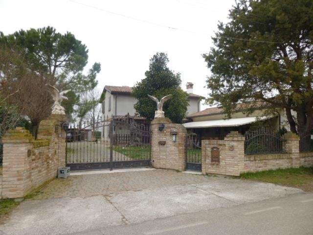 casa indipendente in vendita a Ravenna in zona San Pietro in Trento