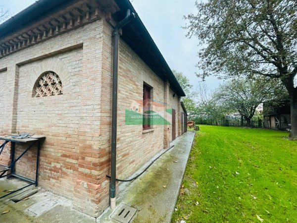 casa indipendente in vendita a Ravenna in zona Classe