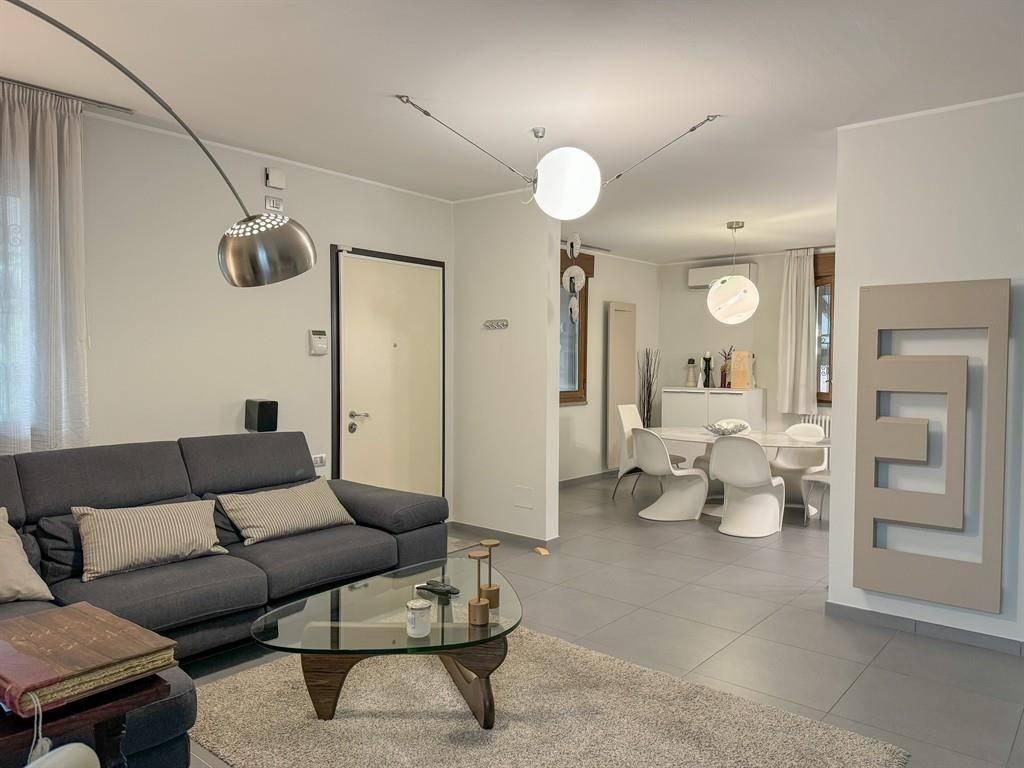 casa indipendente in vendita a Ravenna in zona Mezzano
