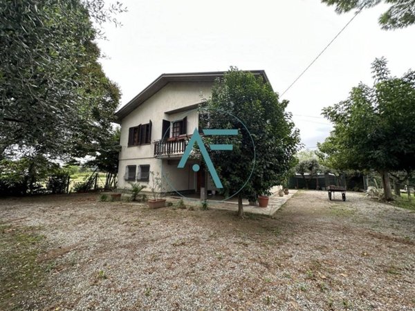 casa indipendente in vendita a Ravenna in zona Sant'Alberto