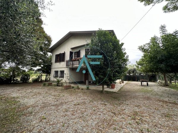 casa indipendente in vendita a Ravenna in zona Sant'Alberto