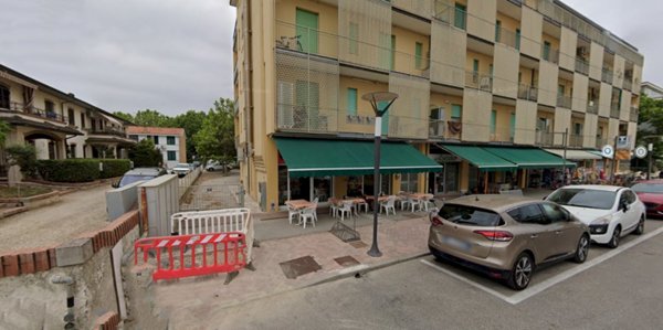 negozio in vendita a Ravenna in zona Lido di Classe