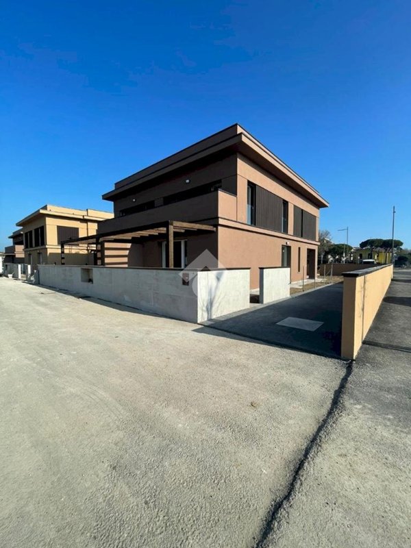 casa semindipendente in vendita a Ravenna in zona Lido di Classe