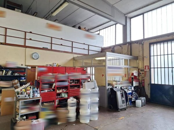 locale commerciale in vendita a Ravenna