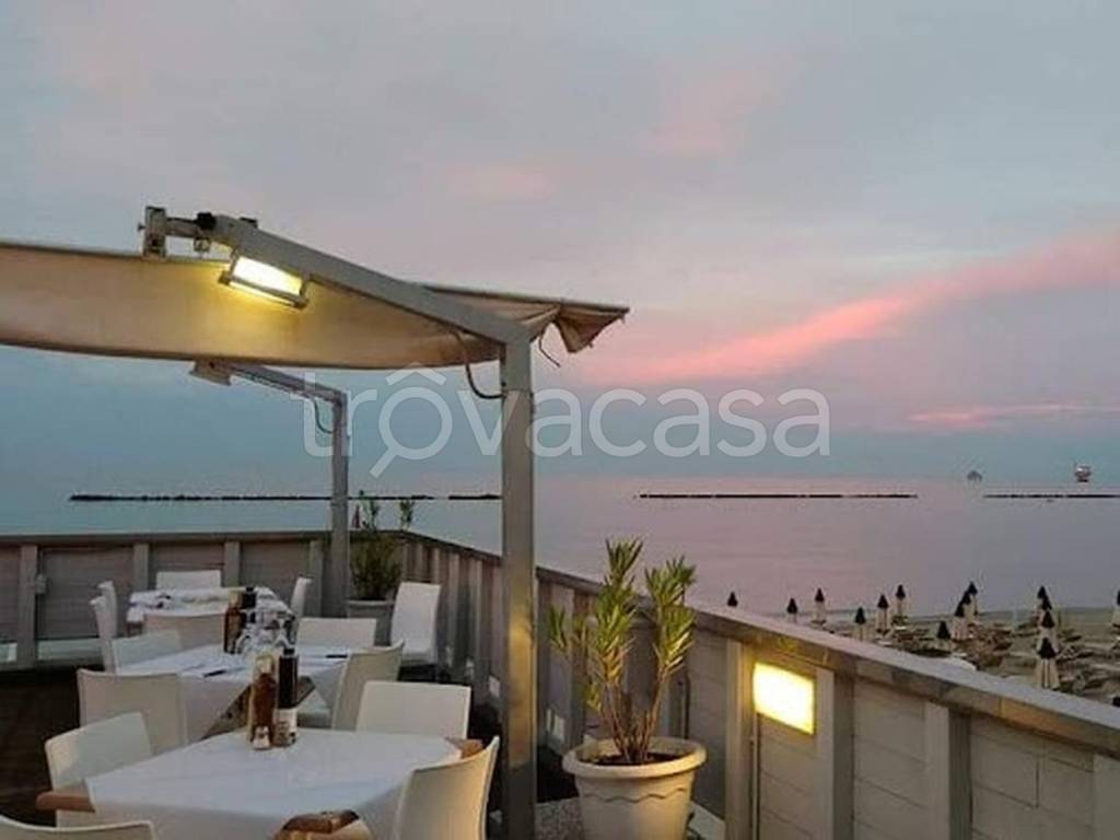 negozio in vendita a Ravenna in zona Lido di Dante