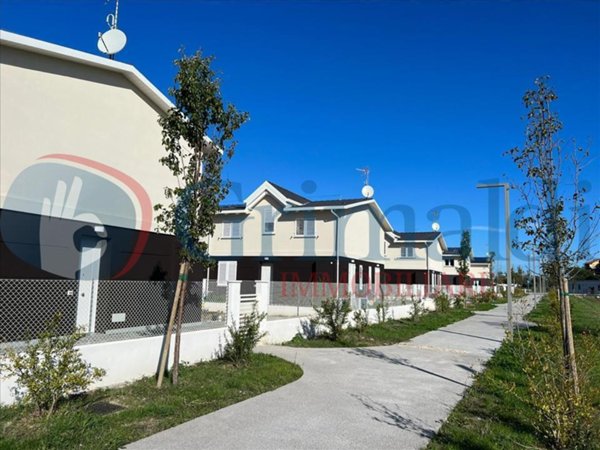casa indipendente in vendita a Ravenna in zona Lido Adriano