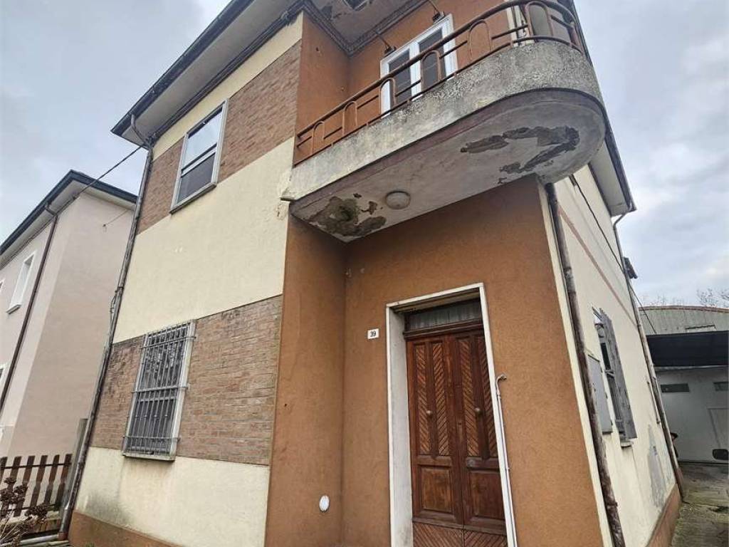 casa indipendente in vendita a Ravenna in zona Centro Storico