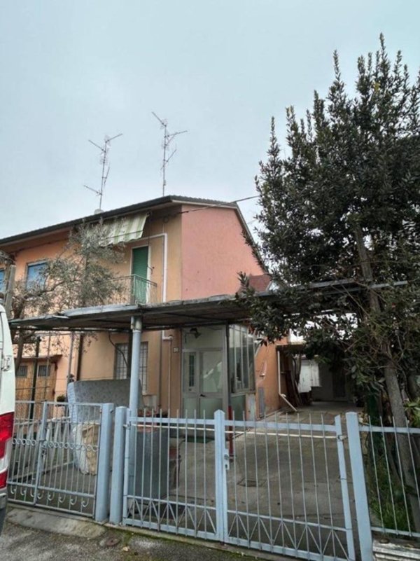 casa indipendente in vendita a Ravenna in zona Punta Marina Terme