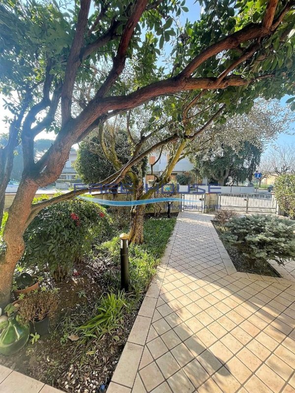 casa indipendente in vendita a Ravenna in zona Castiglione di Ravenna