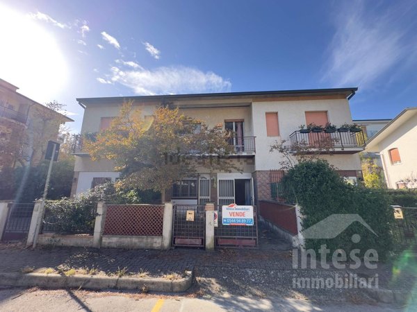 casa indipendente in vendita a Ravenna in zona Lido di Classe