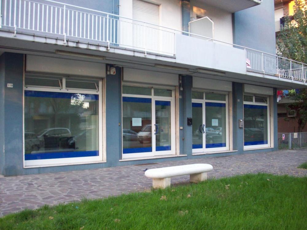 ufficio in vendita a Ravenna in zona Lido Adriano