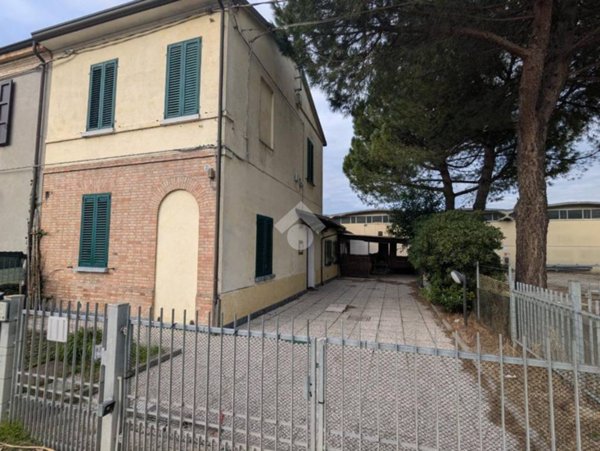 casa indipendente in vendita a Ravenna in zona Coccolia