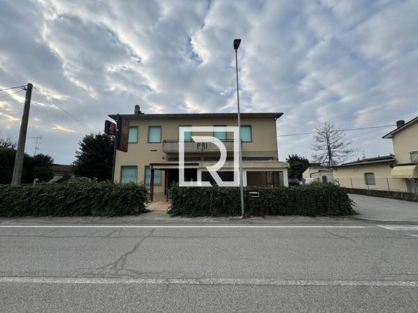 negozio in vendita a Ravenna in zona Carraie